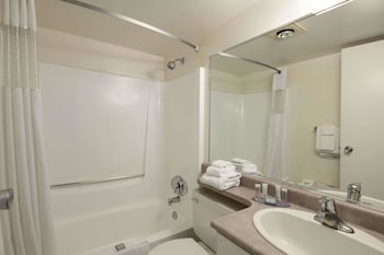 Deluxe Room, 2 Queen Beds, Non Smoking