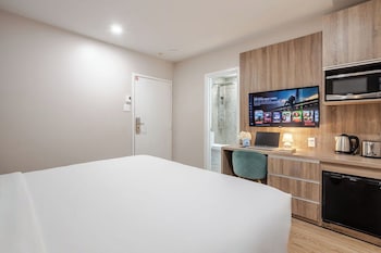 Deluxe Room, 1 King Bed