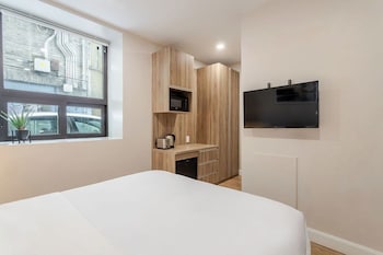 Deluxe Room, 1 Queen Bed