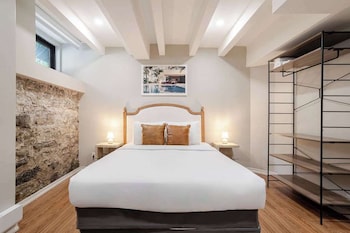 Standard Room, 1 Queen Bed