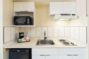 Room, 1 King Bed, Non Smoking (Efficiency, Upgrade)