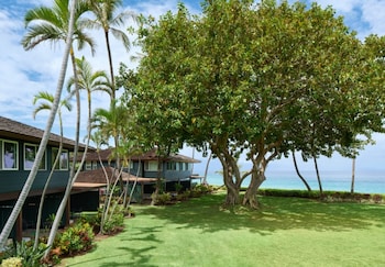 Bungalow Oceanfront Two Doubles with Lanai