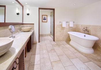 Premier Ocean Front One-Bedroom Suite