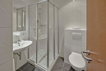Standard Room, 1 Queen Bed