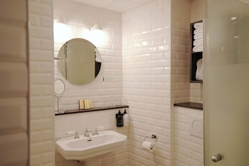 Standard Apartment, 1 King Bed, Non Smoking, Kitchen
