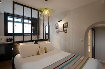 Standard Studio, 1 Queen Bed, Non Smoking, Kitchen