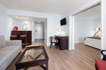 Suite, 1 King Bed, Non Smoking