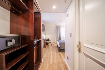 Standard Room, 1 Queen Bed, Non Smoking