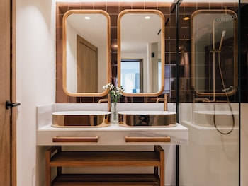 Suite, 2 Bedrooms (Exclusive ME )