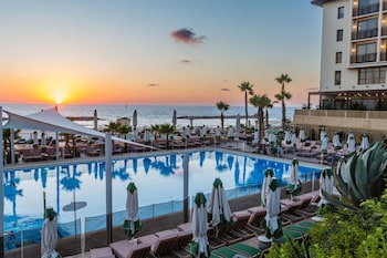 Deluxe Room, Pool View
