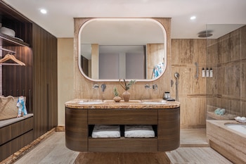 Garden Room with Outdoor tub