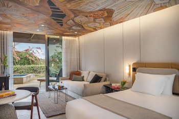 Garden Room with Outdoor tub