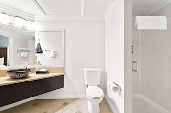 Suite, 1 King Bed, Jetted Tub, Corner