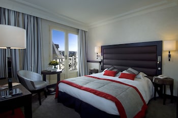 Emeraude Double Room, City View