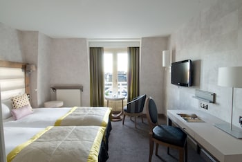 Emeraude Double Room, City View