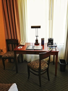 Deluxe Room (Coast Two Queens)