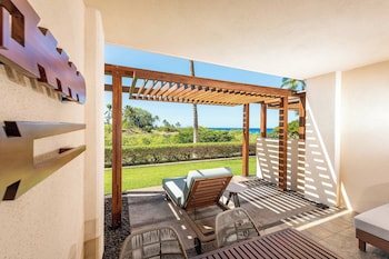 Guest Room, Resort View, 1 King, Ground floor, Lanai