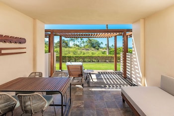 Guest Room, Resort View, 1 King, Ground floor, Lanai