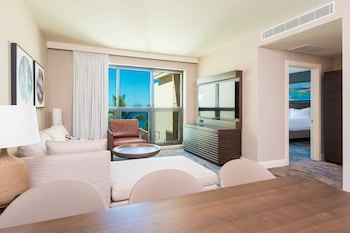 Premier Ocean Suite, 1 Bedroom, 1 King, Ocean View, Balcony