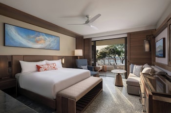 Room, 1 King Bed, Beachfront (Floor 2-4, Renovated)