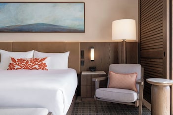 Deluxe Room, 1 King Bed, Oceanfront (Tower, Renovated)