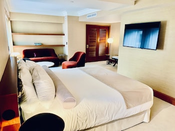 Deluxe Suite, 1 King Bed (Junior)