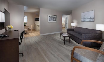 Premium King Suite, 1 King Bed (Coast Premium King Suite)