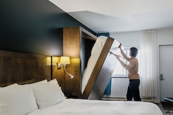 Comfort Room, 2 Queen Beds (Parking Access)