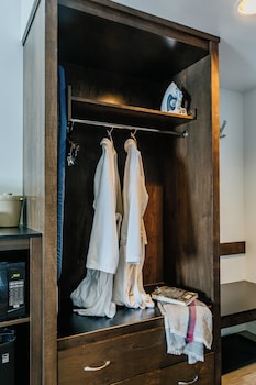 Comfort Room, 2 Queen Beds (Parking Access)