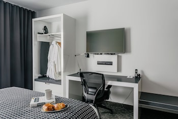 Signature Room, 1 Queen Bed, City View