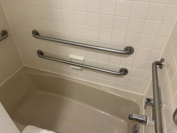 2 Double Beds Accessible Tub