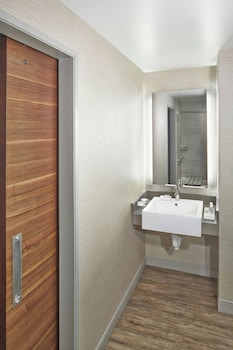Room, 2 Double Beds (Mobility Accessible, Tub)