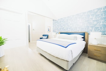 Deluxe Studio Suite, 1 King Bed with Sofa bed, Harbor View