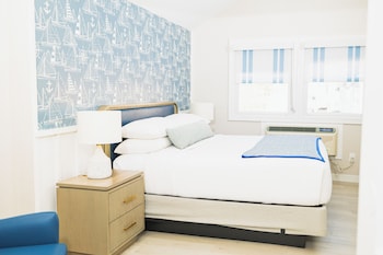 Standard Room, 1 King Bed, City View