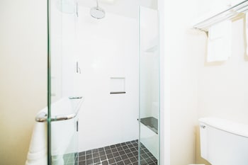 Standard Double Room, 2 Queen Beds, Roll-in Shower, City View