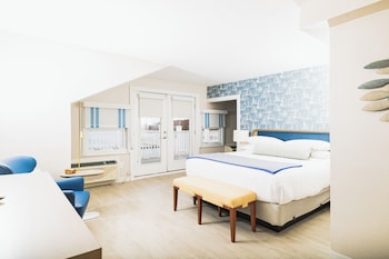 Deluxe Studio Suite, 1 King Bed with Sofa bed, Harbor View
