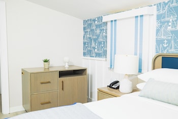Standard Room, 1 King Bed, Bathtub Grab Bars, City View