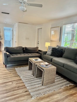 Cottage, Bay View (Key West Room)