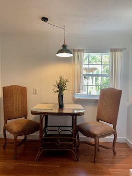 Cottage, Bay View (SouthWest Room)