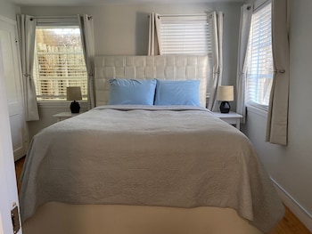 Cottage, Bay View (Victorian Room)