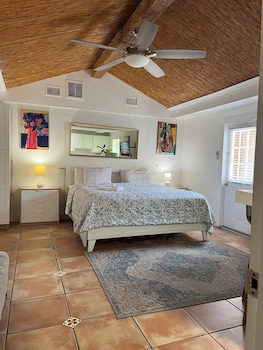 Cottage, Hot Tub, Bay View (Hibiscus Room)