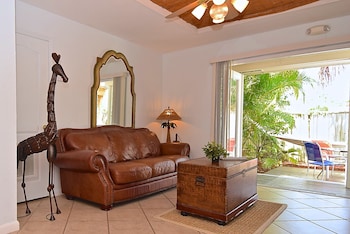Luxury Cottage, 1 Bedroom, Hot Tub, Bay View (Rainforest Room)