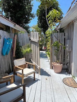 Cottage, Hot Tub, Bay View (Hibiscus Room)