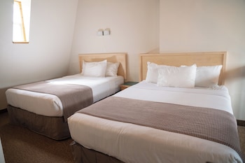 One Bedroom Loft, 3 Queens