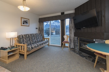 One Bedroom Loft, Queen, 2 Doubles