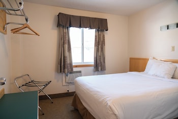Two Bedroom Apartment, 2 Queens