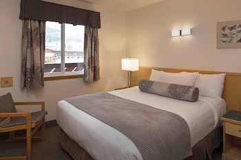 One Bedroom Loft, 3 Queens