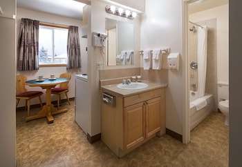 Hotel Room, Queen Twin, Kitchen
