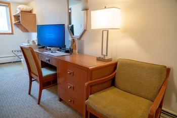 Hotel Room 1 Queen