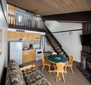 One Bedroom Loft, 3 Queens
